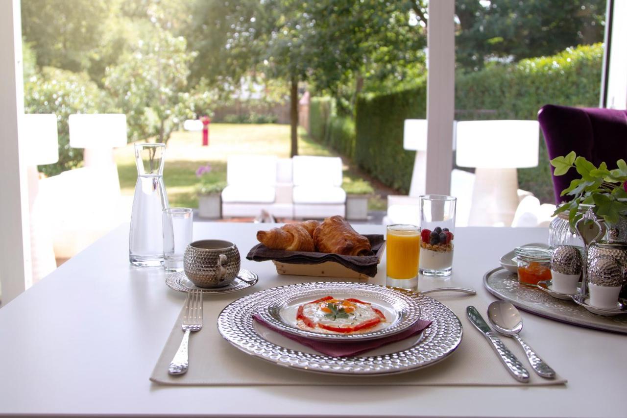 B&B Saint-Georges -Located In The City Centre Of Bruges- Exterior photo A place setting